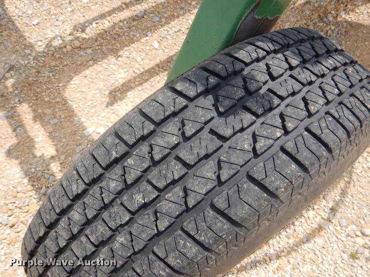 image for item FT9540 1990 John Deere 705 hay rake