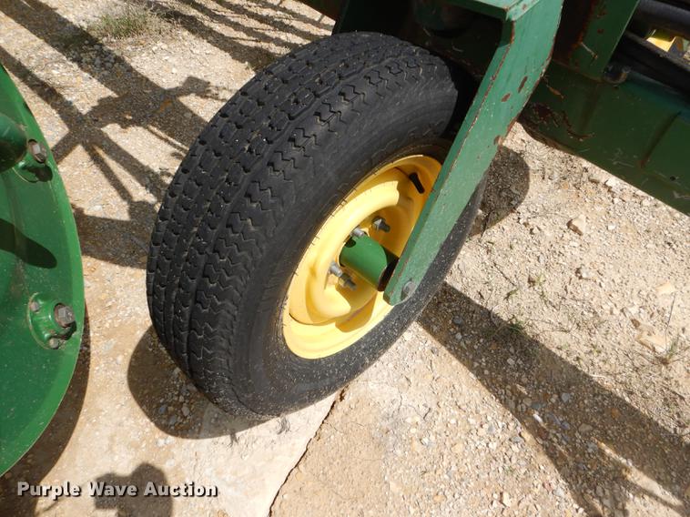 image for item FT9540 1990 John Deere 705 hay rake