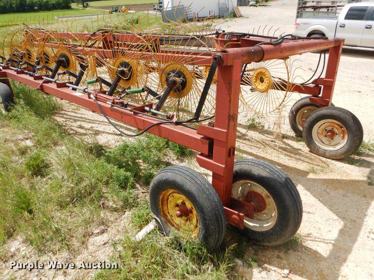 image for item FT9541 Hesston 3986 hay rake