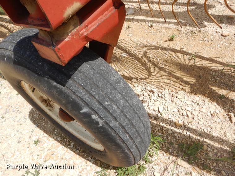 image for item FT9541 Hesston 3986 hay rake