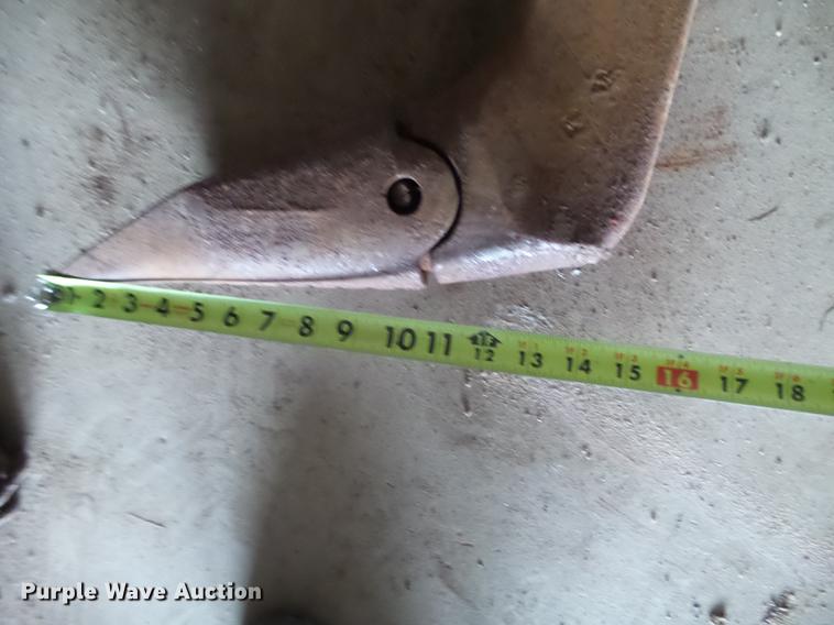 image for item DC4579 EBI 33"W excavator bucket