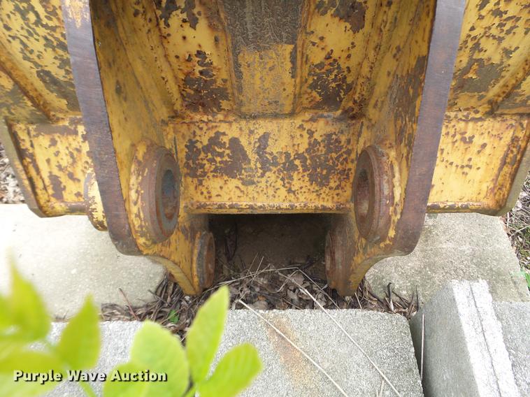 image for item DC4579 EBI 33"W excavator bucket