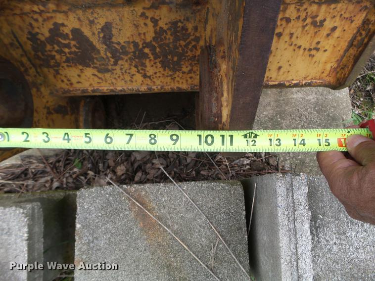 image for item DC4579 EBI 33"W excavator bucket