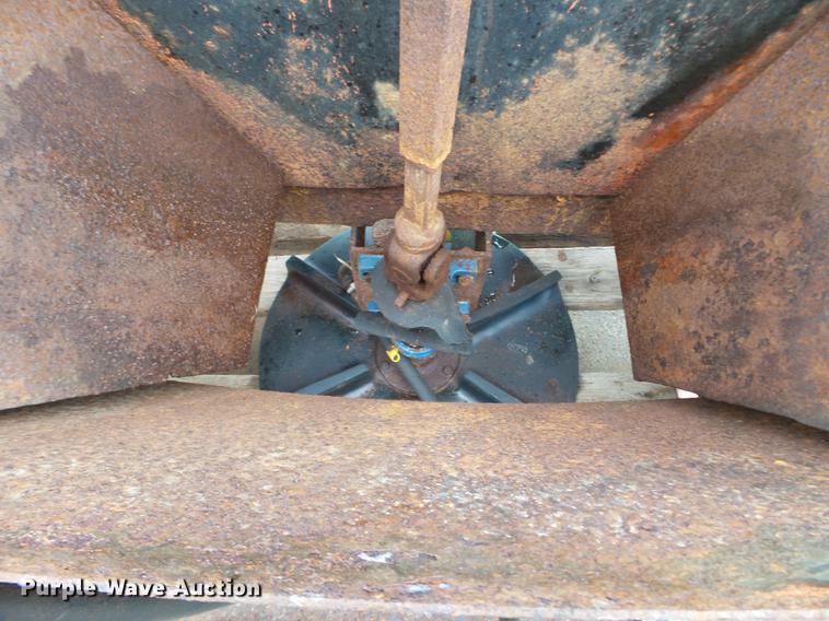 image for item DC4587 Tailgate spreader