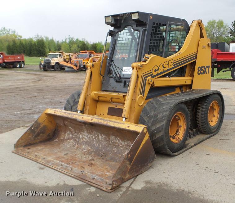 image for item DC4592 1999 Case 85XT skid steer