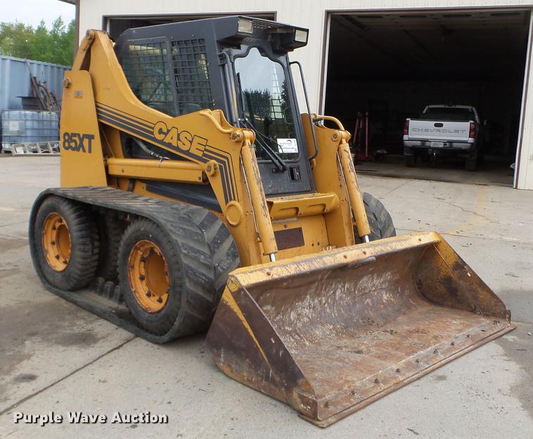 image for item DC4592 1999 Case 85XT skid steer