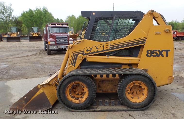 image for item DC4592 1999 Case 85XT skid steer