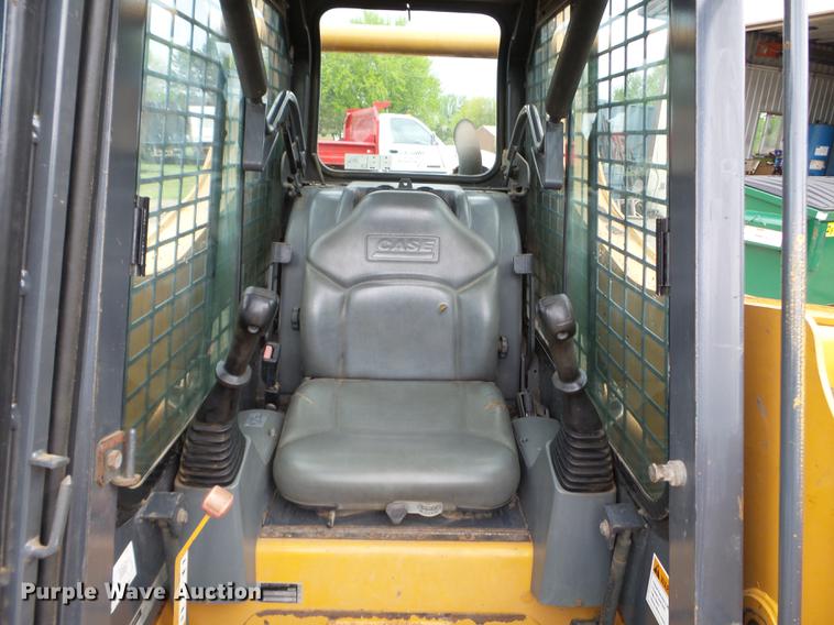 image for item DC4592 1999 Case 85XT skid steer