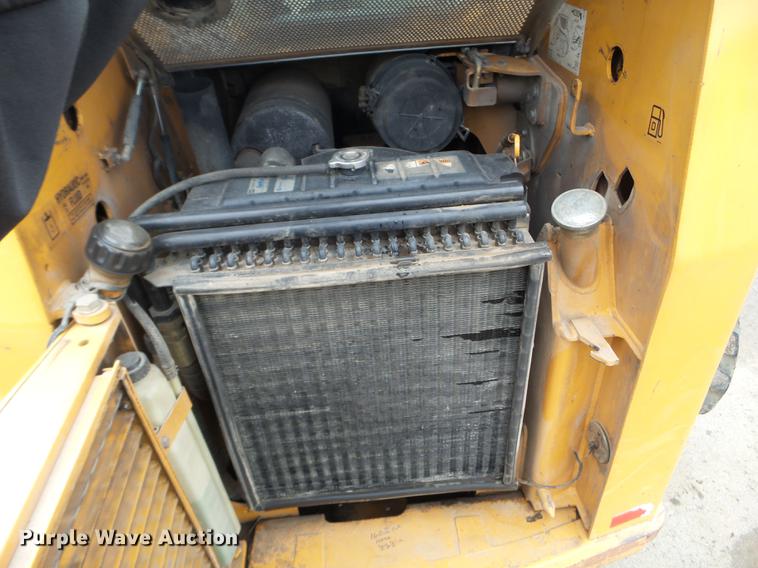 image for item DC4592 1999 Case 85XT skid steer