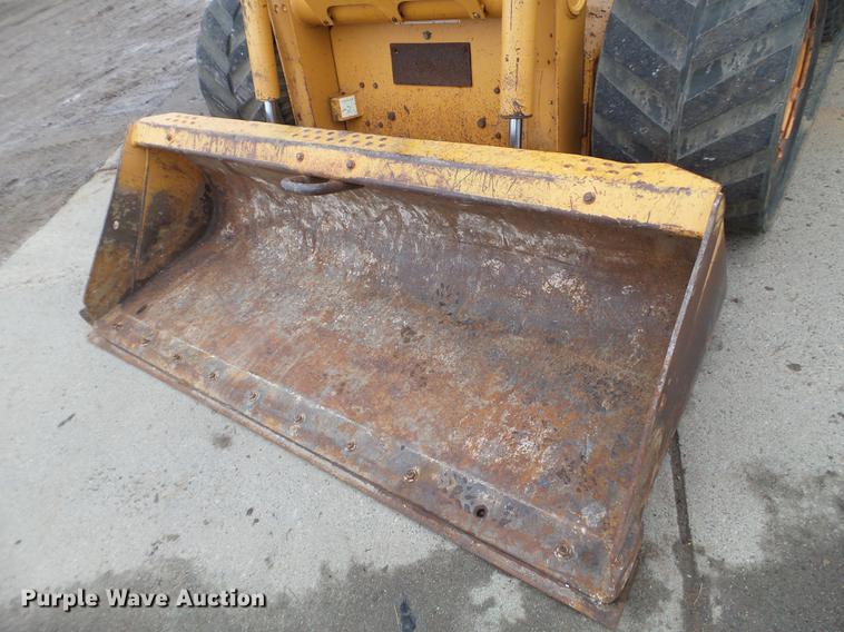 image for item DC4592 1999 Case 85XT skid steer