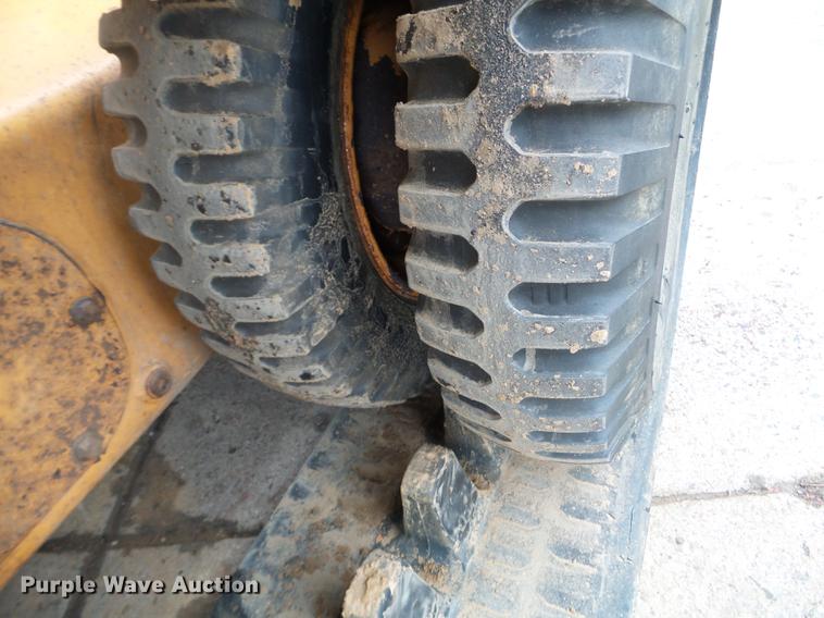 image for item DC4592 1999 Case 85XT skid steer