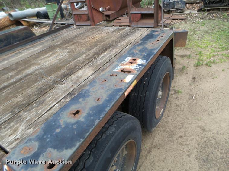 image for item DC4596 2002 Towmaster T14-DD equipment trailer