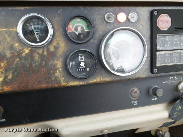 image for item DC4598 1990 John Deere 862B elevating scraper