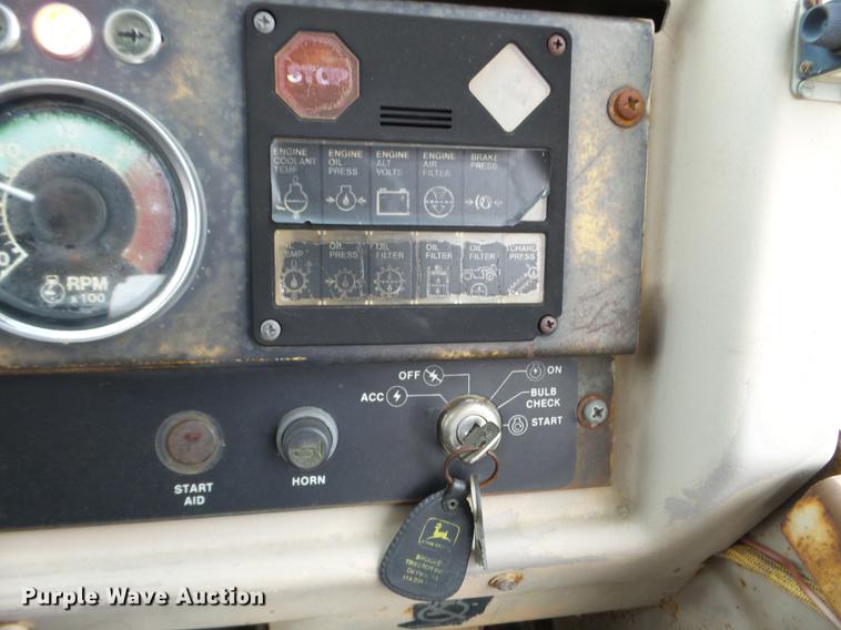 image for item DC4598 1990 John Deere 862B elevating scraper