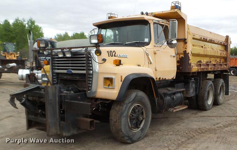 image for item DC4599 1988 Ford L9000 dump truck