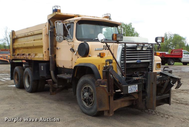 image for item DC4599 1988 Ford L9000 dump truck