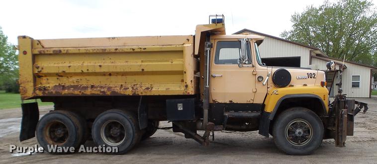 image for item DC4599 1988 Ford L9000 dump truck