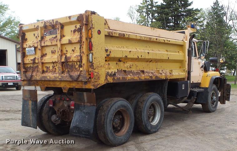 image for item DC4599 1988 Ford L9000 dump truck