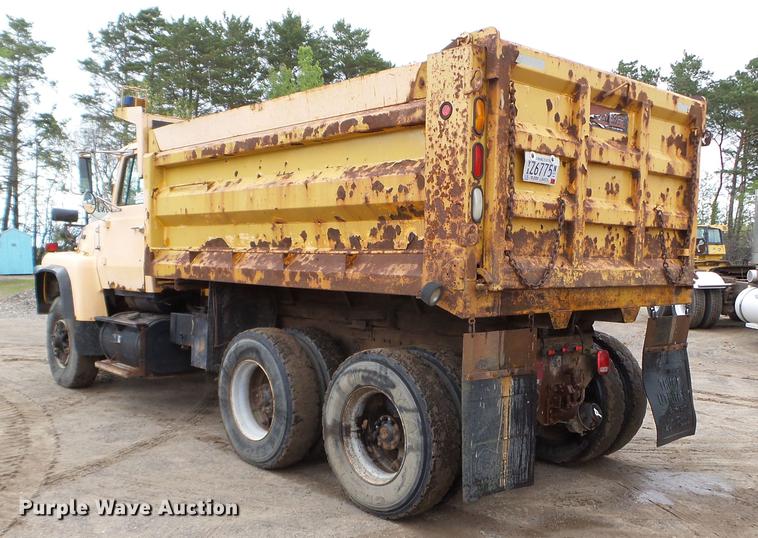 image for item DC4599 1988 Ford L9000 dump truck