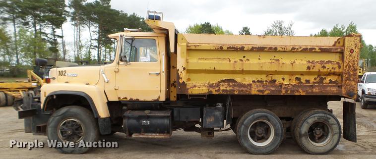 image for item DC4599 1988 Ford L9000 dump truck