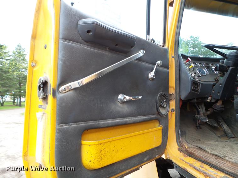 image for item DC4599 1988 Ford L9000 dump truck