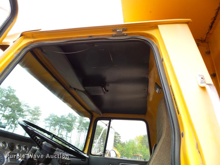 image for item DC4599 1988 Ford L9000 dump truck