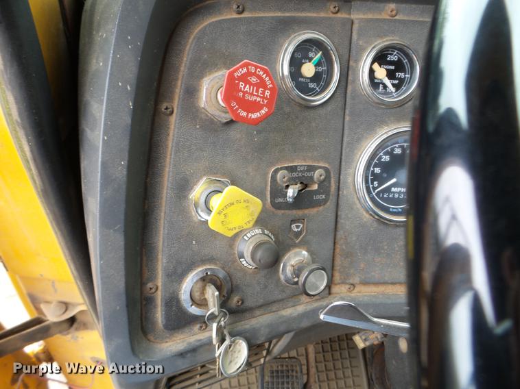 image for item DC4599 1988 Ford L9000 dump truck