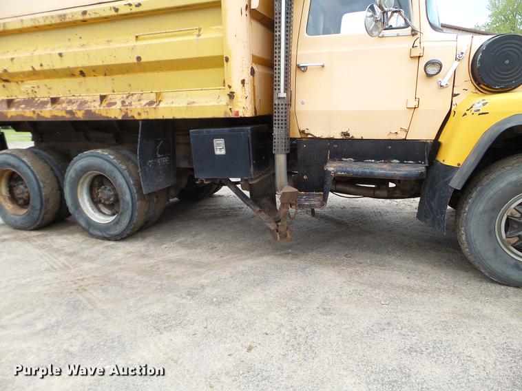 image for item DC4599 1988 Ford L9000 dump truck