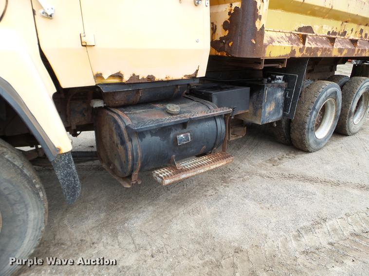 image for item DC4599 1988 Ford L9000 dump truck