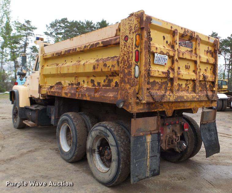 image for item DC4599 1988 Ford L9000 dump truck