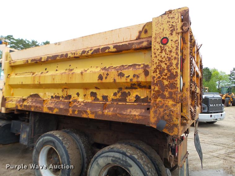 image for item DC4599 1988 Ford L9000 dump truck