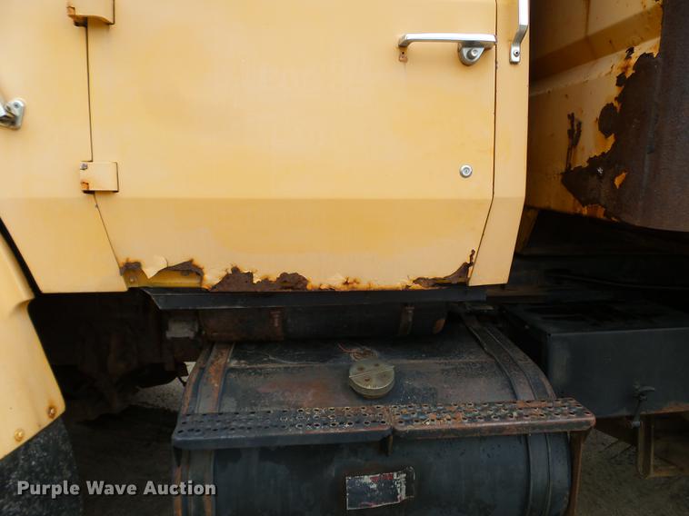 image for item DC4599 1988 Ford L9000 dump truck