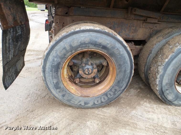 image for item DC4599 1988 Ford L9000 dump truck