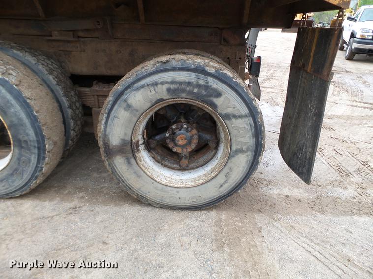 image for item DC4599 1988 Ford L9000 dump truck