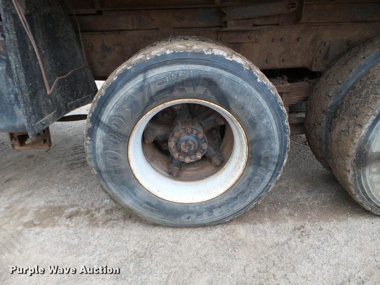 image for item DC4599 1988 Ford L9000 dump truck