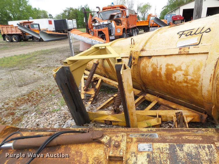 image for item DC4599 1988 Ford L9000 dump truck