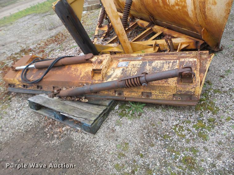 image for item DC4599 1988 Ford L9000 dump truck