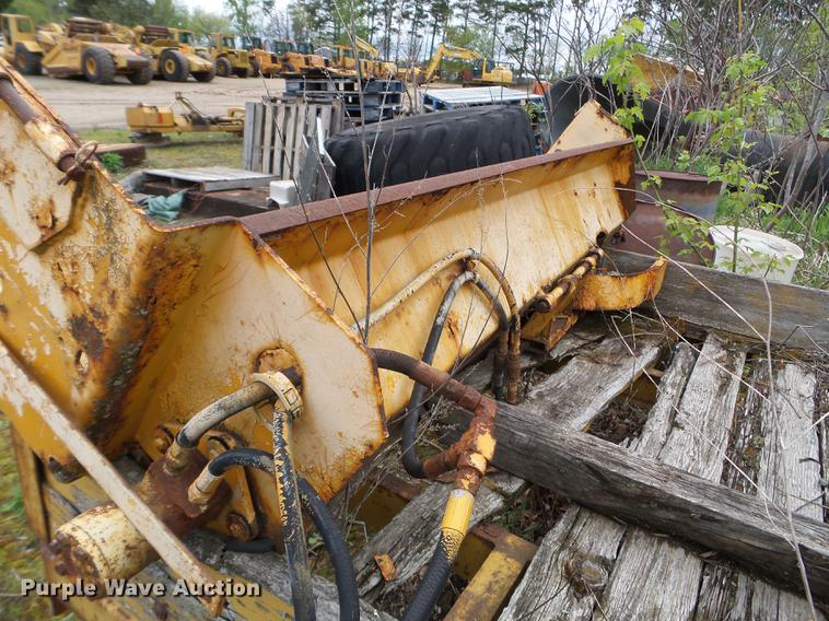 image for item DC4599 1988 Ford L9000 dump truck