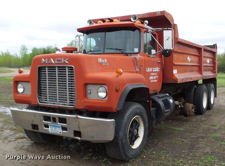 image for item DC4602 1991 Mack RD690S dump truck