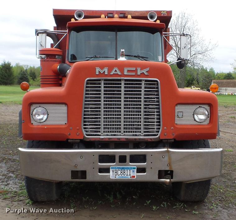 image for item DC4602 1991 Mack RD690S dump truck