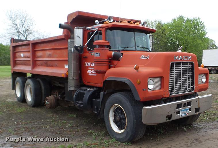 image for item DC4602 1991 Mack RD690S dump truck