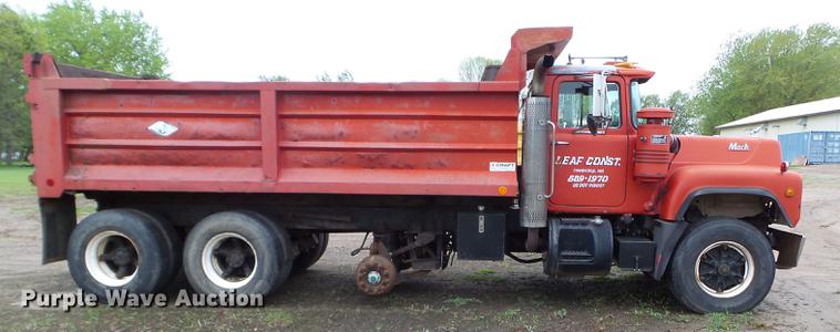 image for item DC4602 1991 Mack RD690S dump truck