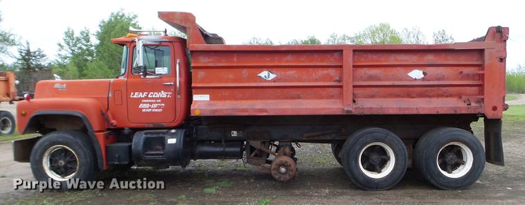 image for item DC4602 1991 Mack RD690S dump truck