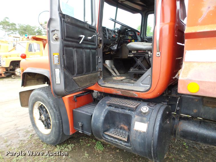 image for item DC4602 1991 Mack RD690S dump truck