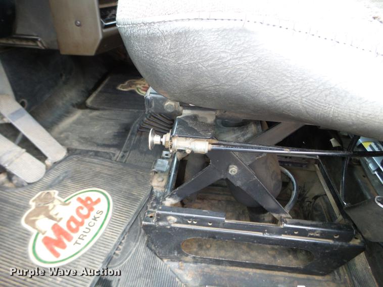 image for item DC4602 1991 Mack RD690S dump truck