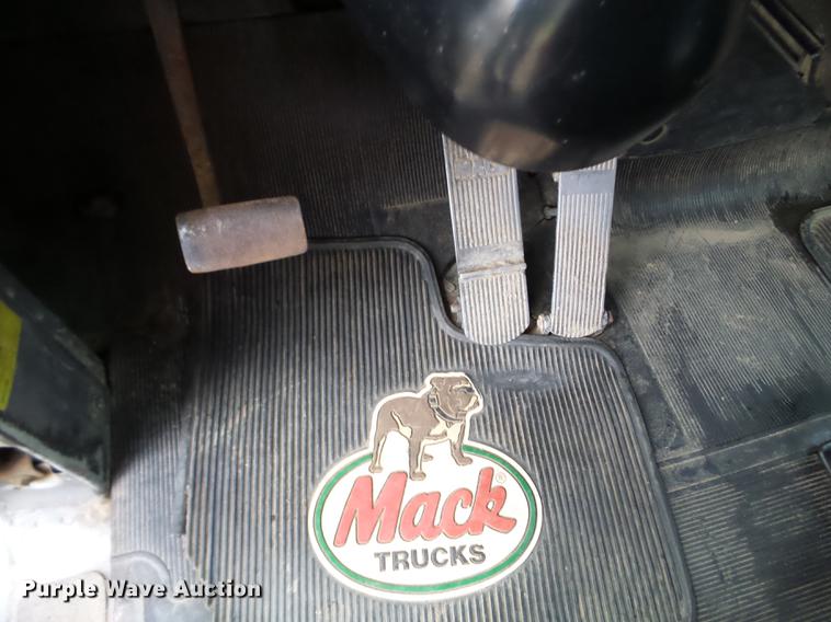 image for item DC4602 1991 Mack RD690S dump truck