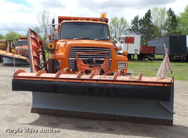 image for item DC4604 1990 Ford L8000 dump truck