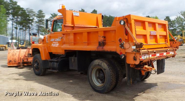image for item DC4604 1990 Ford L8000 dump truck