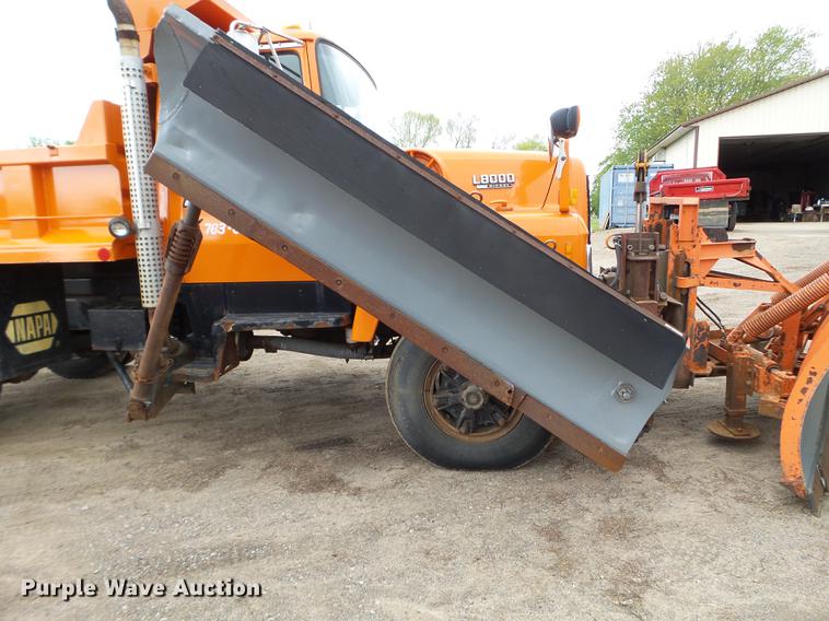 image for item DC4604 1990 Ford L8000 dump truck