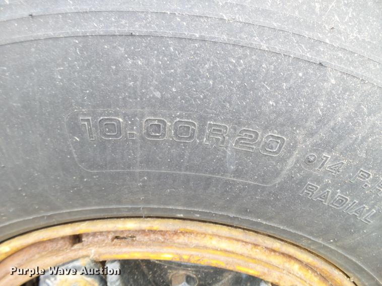 image for item DC4604 1990 Ford L8000 dump truck